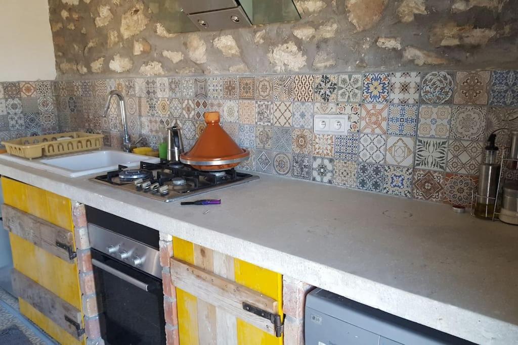 Studio En Pierres Traditionnelle